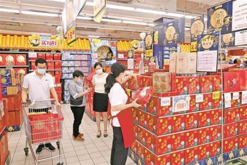 應節(jié)食品迎銷量高峰 傳統(tǒng)月餅領跑市場，無糖新品異軍突起